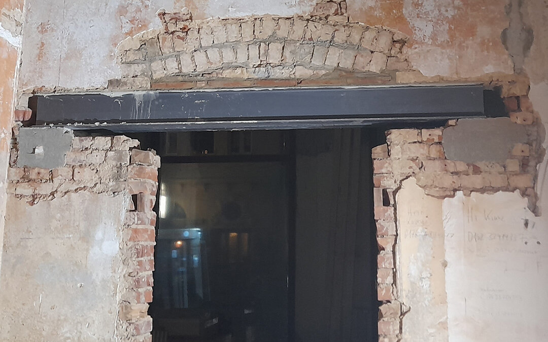 STURZ IM DURCHGANG DER KASTEN BRAUEREI
